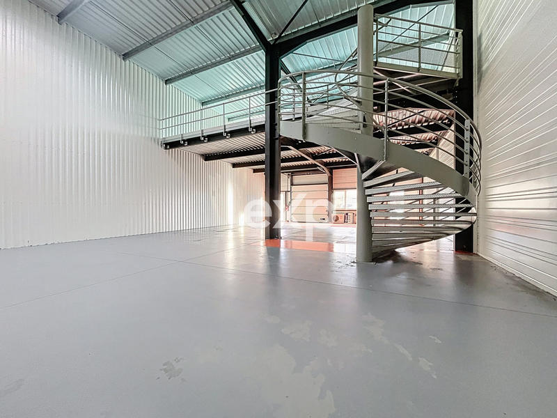Local d'activités - 337 m²