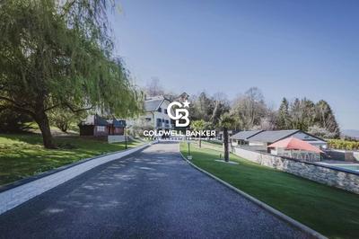 Maison - 280 m² - 10 pièces