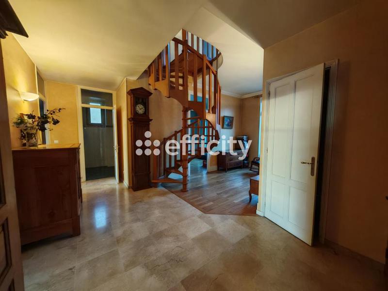 Appartement - 181 m² - 5 pièces