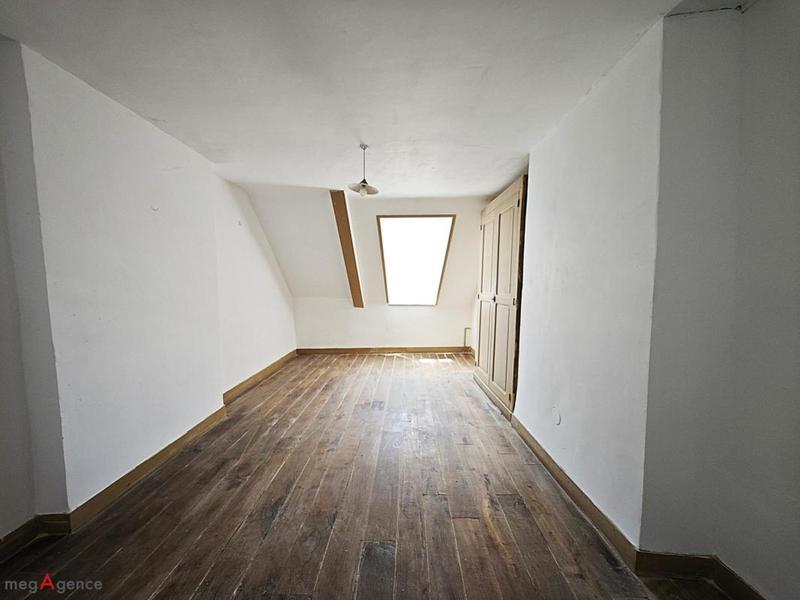 Maison - 280 m² - 10 pièces