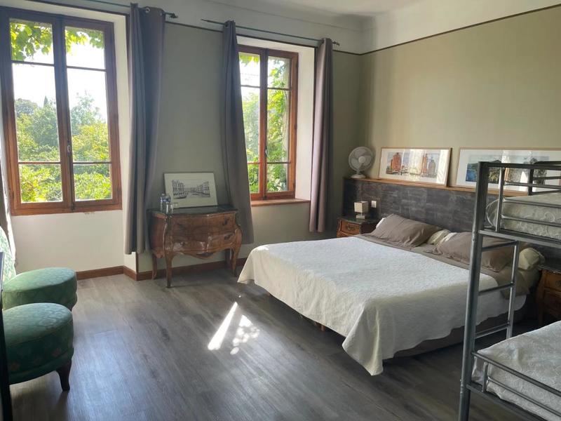 Maison de maîtres - 900 m² - 14 pièces