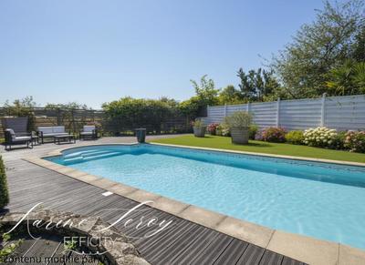 Pavillon - 200 m² - 6 pièces