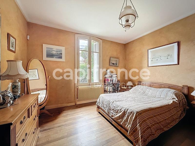 Maison - 305 m² - 9 pièces