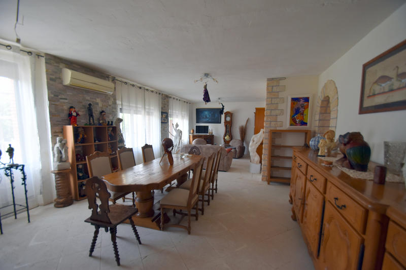 Maison - 220 m² - 5 pièces