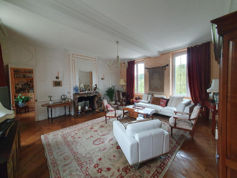 Maison - 327 m² - 12 pièces