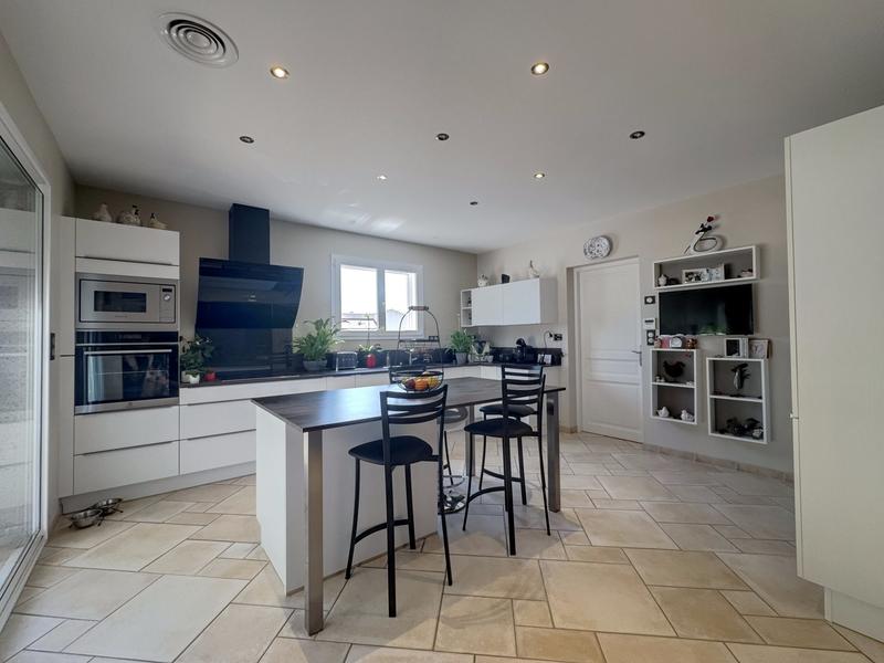 Maison - 244 m² - 8 pièces