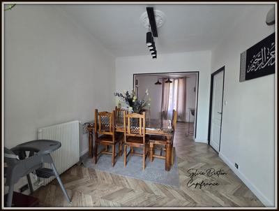 Maison - 99 m² - 6 pièces