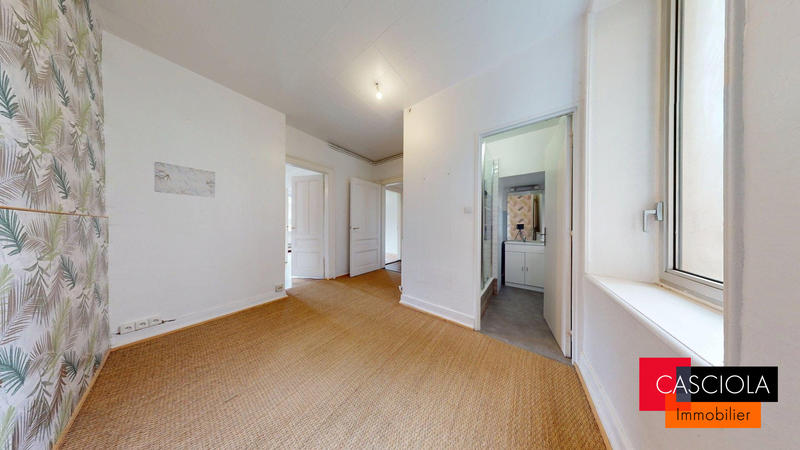 Appartement - 80 m² - 4 pièces