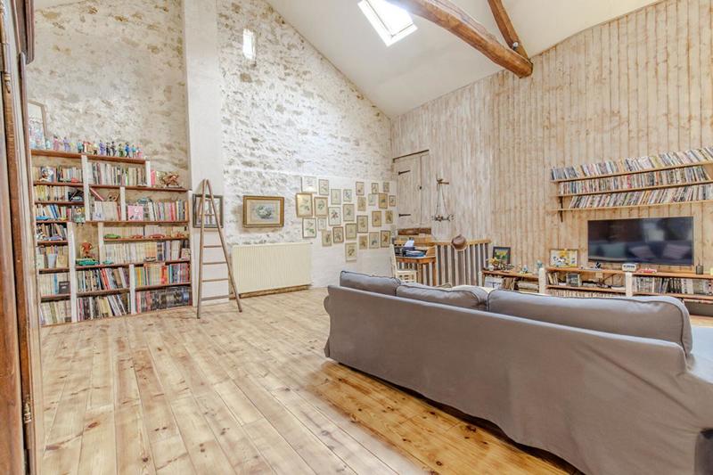 Maison - 241 m² - 7 pièces