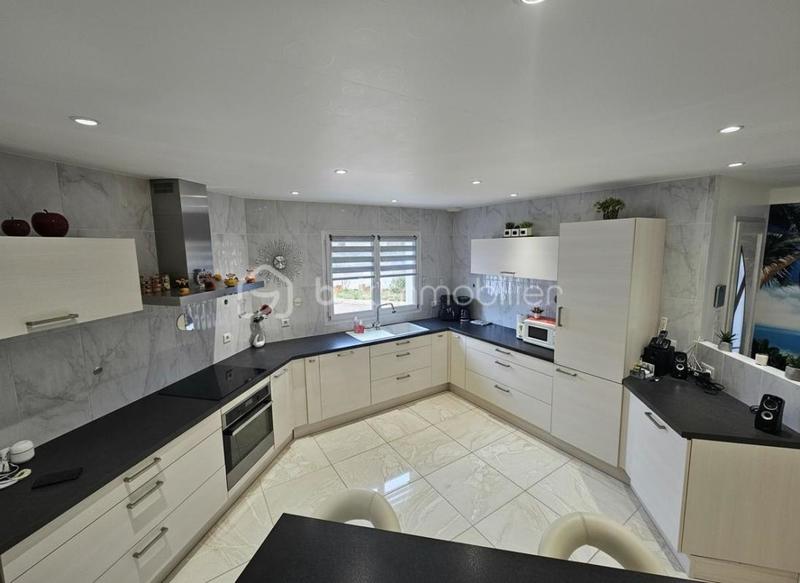 Maison - 140 m² - 5 pièces