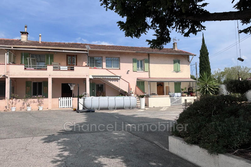 Appartement - 267 m² - 13 pièces