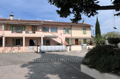 Appartement - 267 m² - 13 pièces