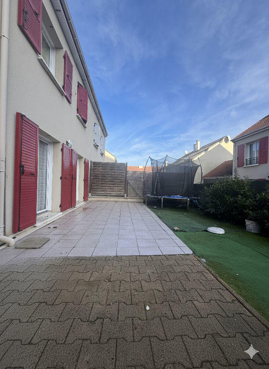 Maison - 74 m² - 4 pièces