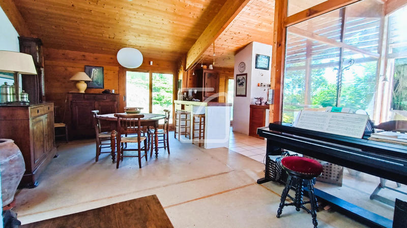 Maison - 183 m² - 6 pièces