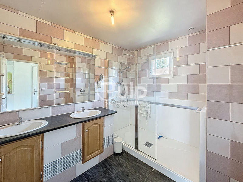 Pavillon - 126 m² - 8 pièces