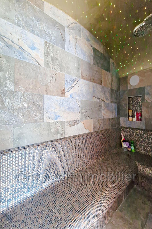 Demeure - 241 m² - 7 pièces