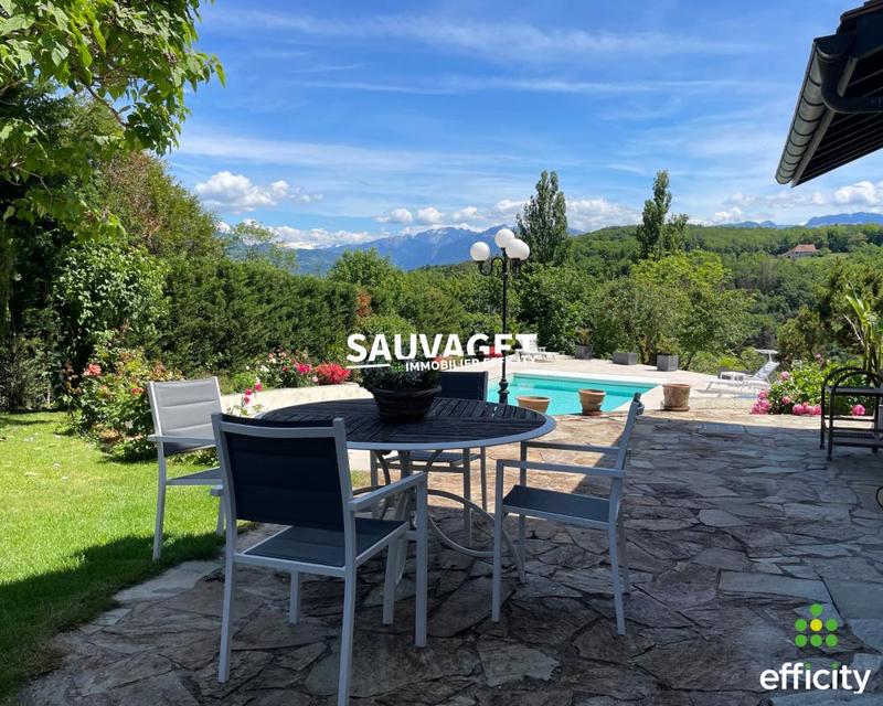 Maison - 275 m² - 9 pièces