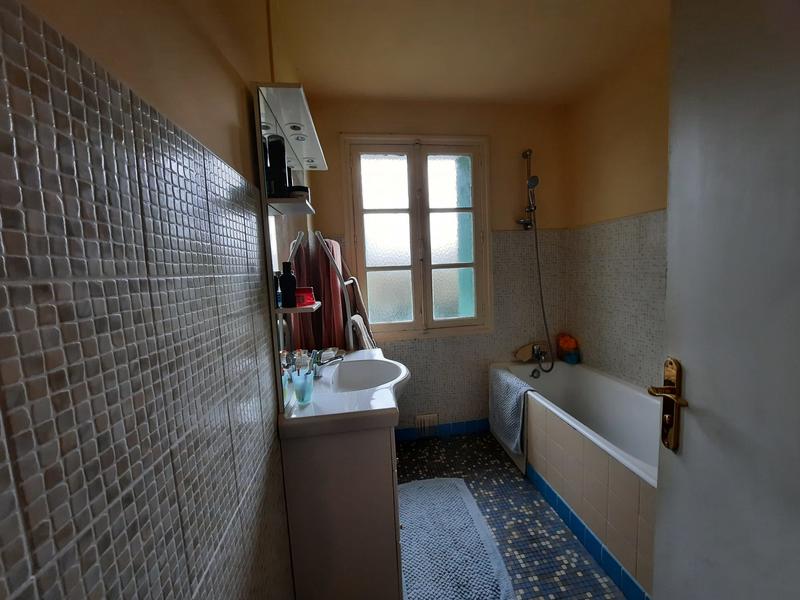 Maison traditionnelle - 302 m² - 7 pièces