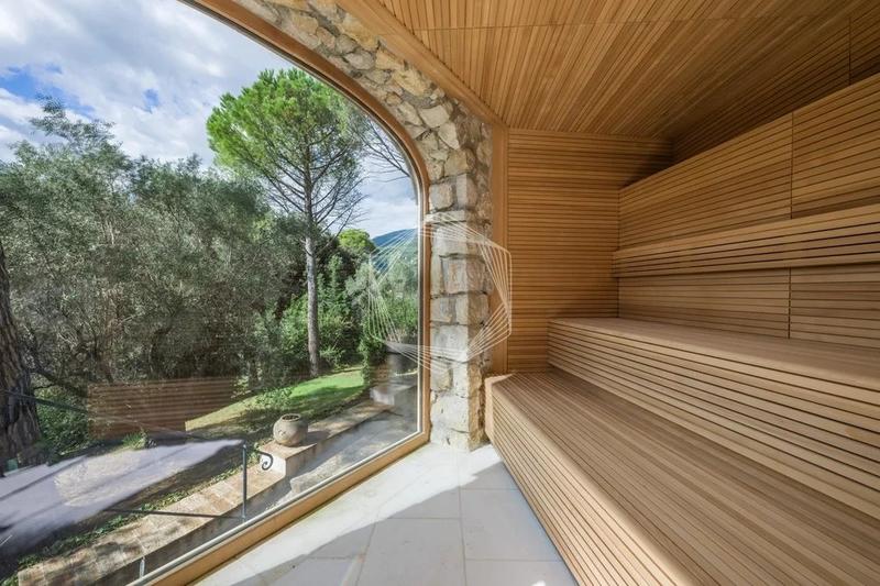 Appartement - 259 m² - 9 pièces