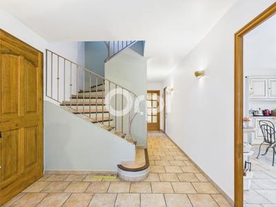 Maison - 220 m² - 7 pièces