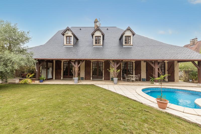 Maison - 280 m² - 7 pièces