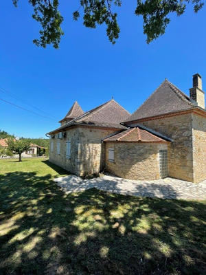 Maison - 220 m² - 8 pièces