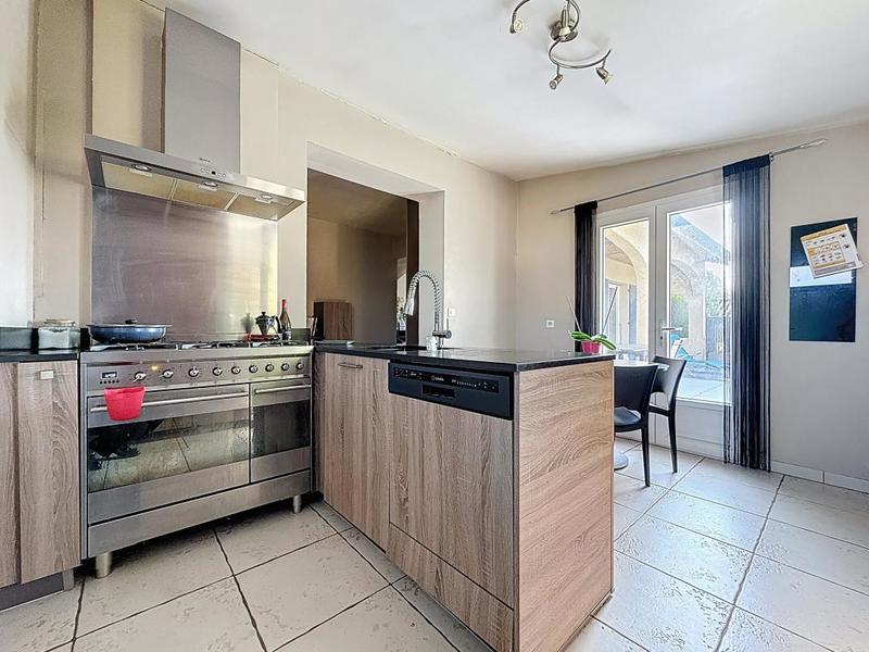 Maison - 230 m² - 5 pièces