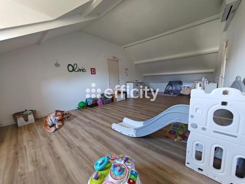 Maison - 233 m² - 7 pièces