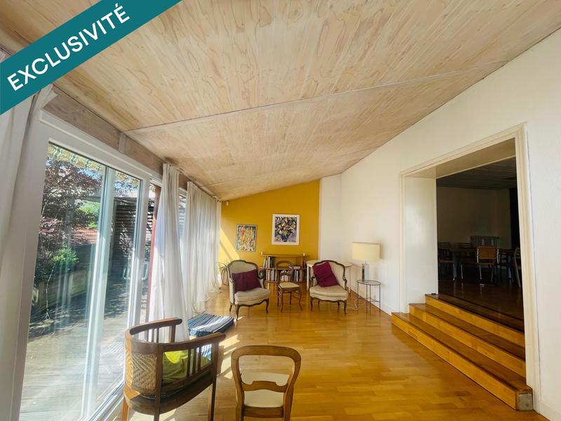 Maison - 219 m² - 9 pièces