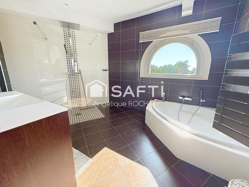 Maison - 206 m² - 6 pièces