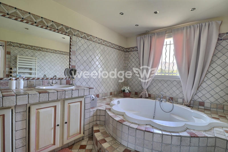 Bastide - 334 m² - 9 pièces