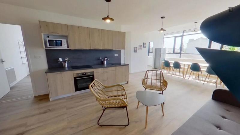 Chambre - 10 m² - 11 pièces