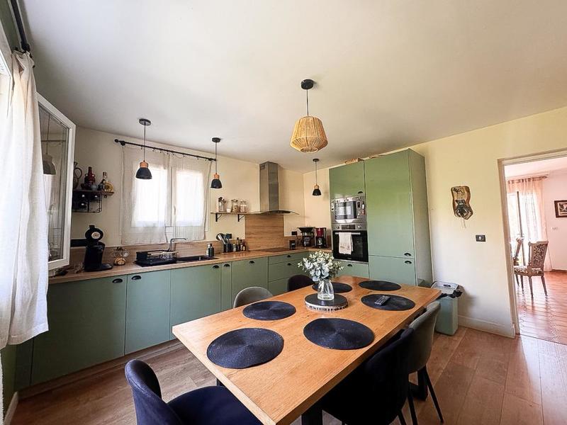 Maison - 204 m² - 9 pièces