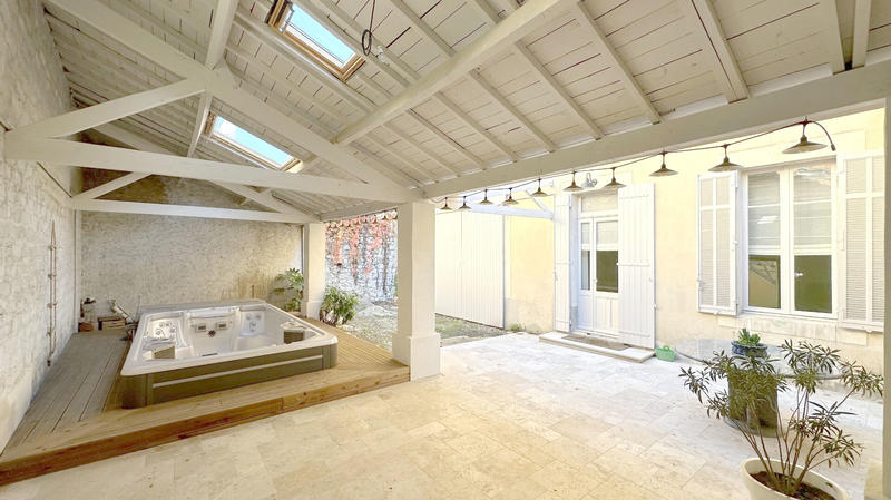 Maison - 180 m² - 5 pièces