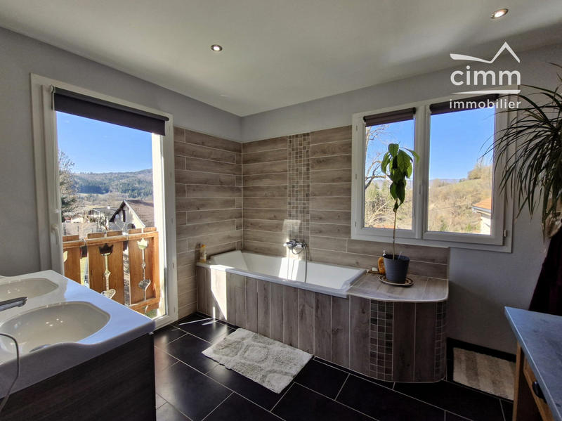 Maison - 303 m² - 7 pièces