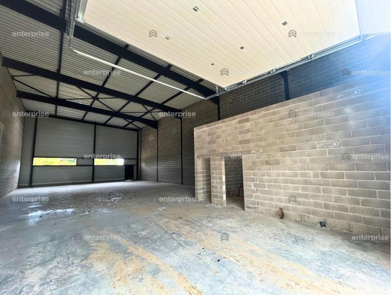 Local d'activité / Entrepôt - 297 m²