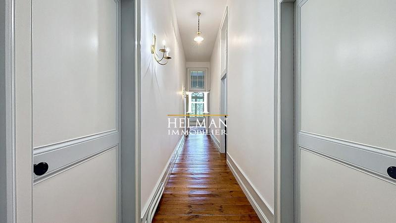 Maison - 300 m² - 8 pièces