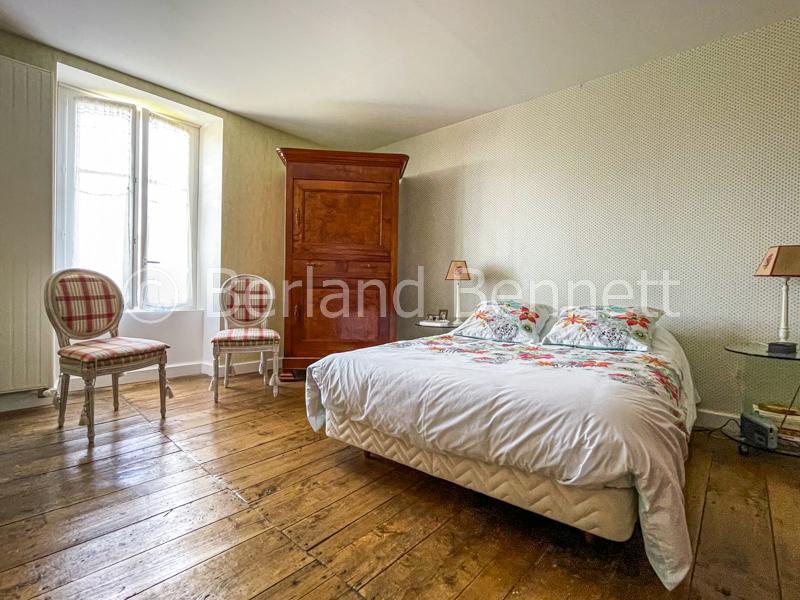 Maison de bourg - 207 m² - 8 pièces