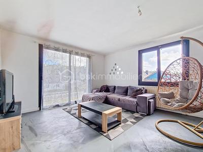 Maison traditionnelle - 180 m² - 8 pièces