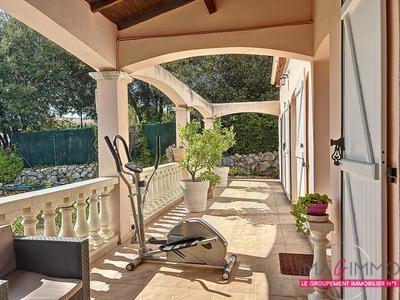 Villa - 171 m² - 8 pièces