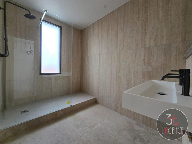 Maison contemporaine - 210 m² - 6 pièces