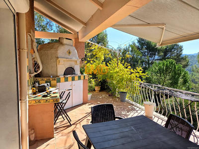 Propriété - 181 m² - 7 pièces