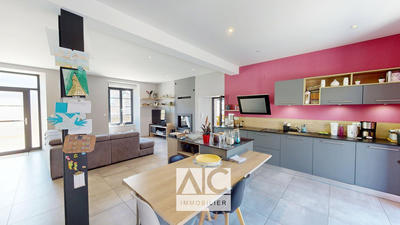 Maison - 225 m² - 11 pièces