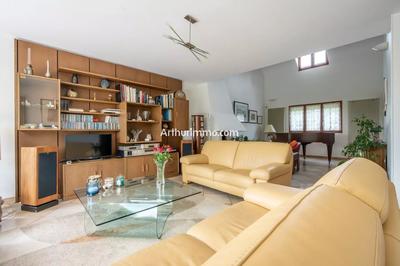 Maison - 200 m² - 8 pièces