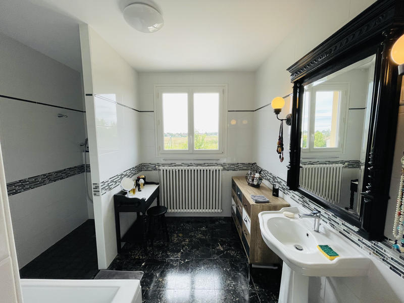 Maison - 204 m² - 7 pièces