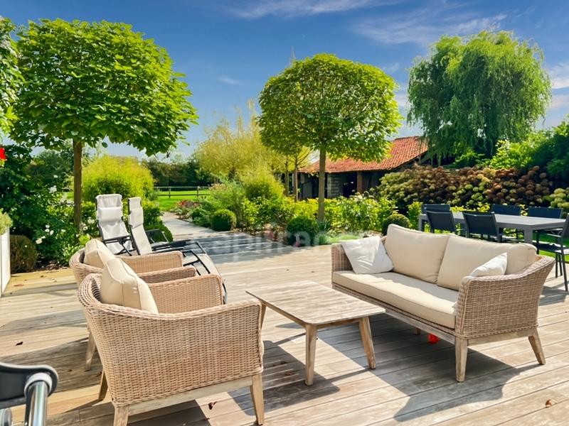 Propriété - 690 m² - 27 pièces