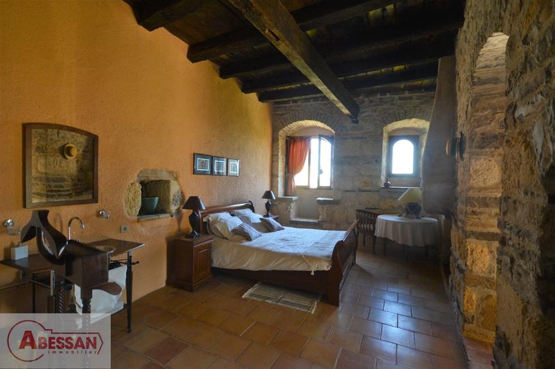 Maison - 460 m² - 11 pièces