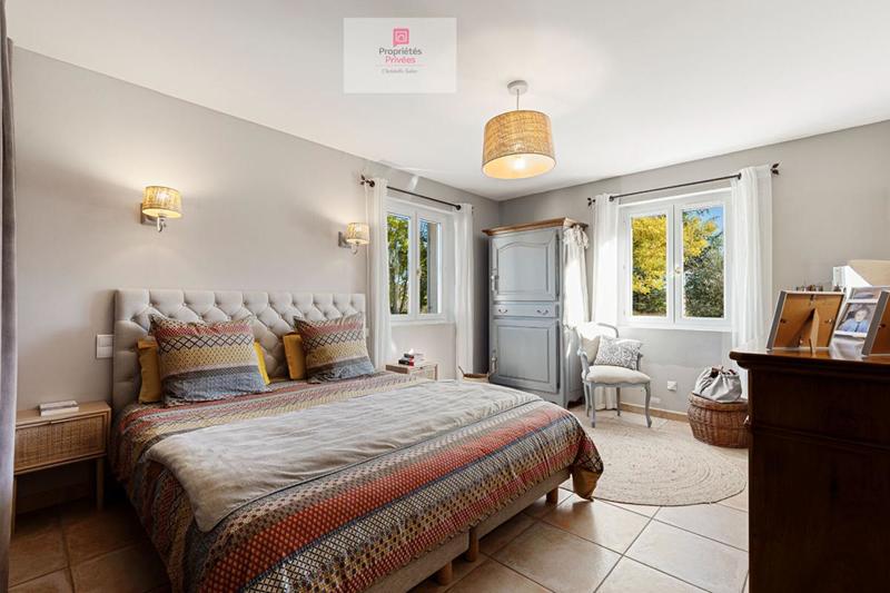 Maison - 275 m² - 8 pièces