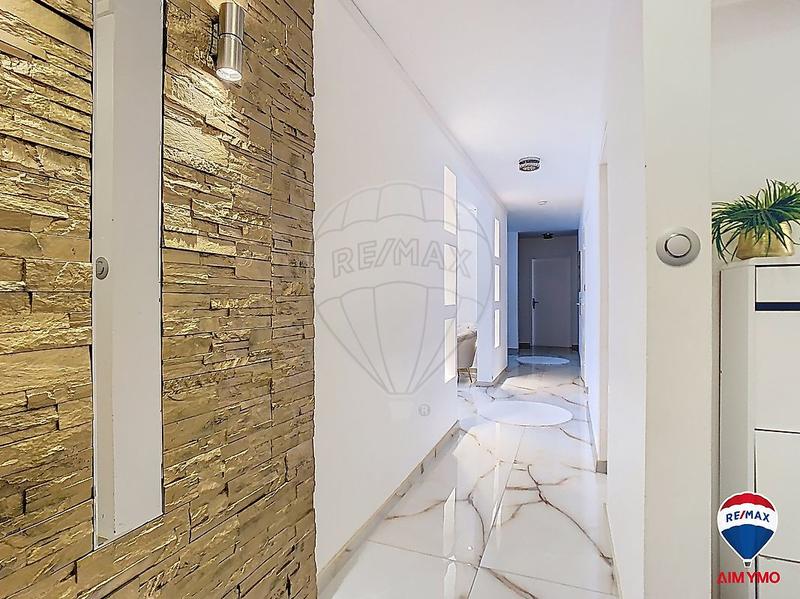 Appartement - 99 m² - 5 pièces