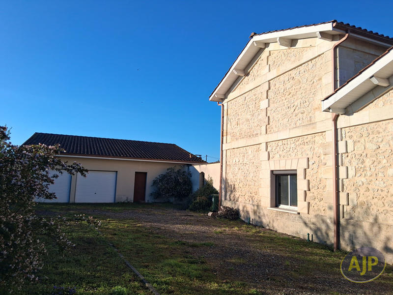 Maison - 227 m² - 5 pièces